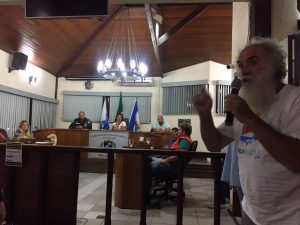 Hamber Carvalho pede a palavra na reunião. Foto: Divulgação