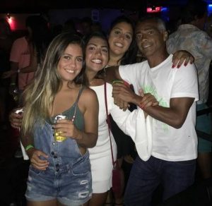 Romário festeja aniversário em boate com as filhas Foto: Reprodução/Instagram 