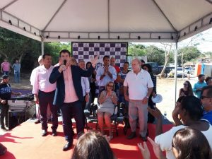 Prefeito André Granado ao lado do vice-prefeito Henrique Gomes e o vice-Governador Dornelles na inauguração da estrada da tartaruga. 