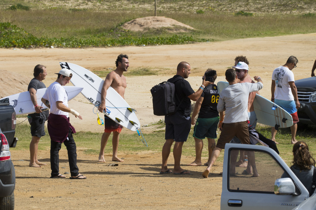 Um dos melhores surfistas do mundo, Joel Parkinson também marcou presença. Foto: Sebastian Rojas