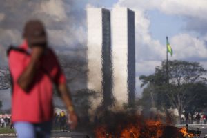 Brasília - Centrais sindicais realizam manifestação em Brasília. (Marcelo Camargo/Agência Brasil)