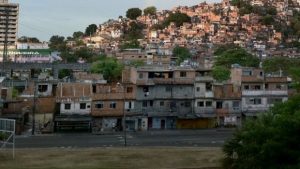 O Morro da Mangueira é citado como um dos principais pontos de abastecimentos de drogas e armas das quadrilhas que atuam na Região dos Lagos. Foto SRZD