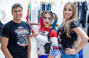 Marcos e Pryscilla, idealizadores do Mantika Fan day, com a cosplayer Jéssica Tavares. Foto Cássio Jardim.