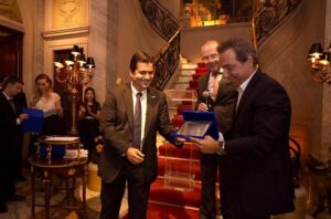 Prefeito de Macaé recebe homenagem em solenidade da Abespetro