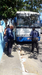 Tamoios notifica ônibus irregulares