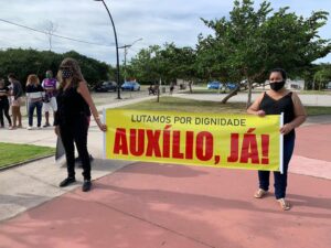 Em Búzios ambulantes das praias protestam contra revogação das licenças de trabalho