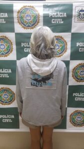 Polícia Civil prende mulher acusada por crimes previdenciários em Iguaba Grande