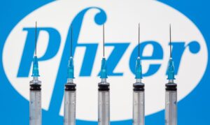 Pfizer não irá submeter vacinas para uso emergencial no Brasil
