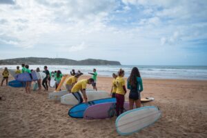 Phill Rajzman Surf Experiences reúne amadores e atletas na Praia de Geribá