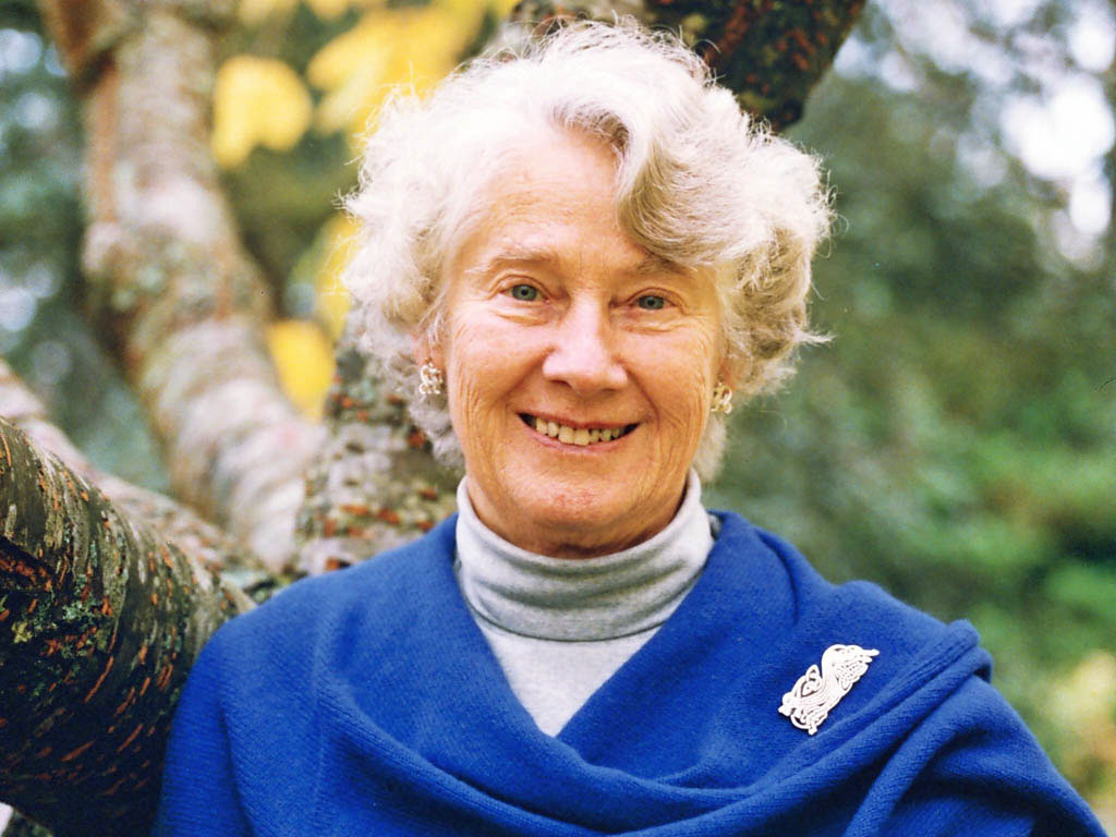 Dorothy Maclean foi uma escritora e educadora canadiana em assuntos espirituais, sendo um dos três elementos fundadores da Findhorn Foundation, no norte da Escócia. Esteve em Búzios por 20 dias em 1996