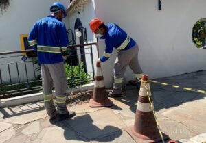 PM flagra ligação irregular de água em restaurante na Orla Bardot, em Búzios