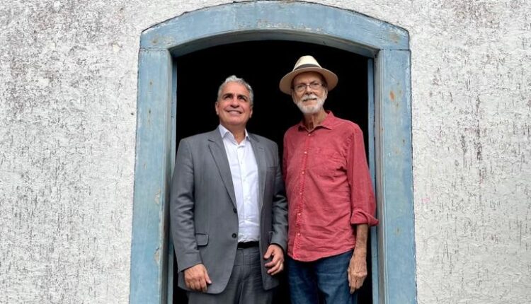 Deputado estadual André Ceciliano e prefeito de Cabo Frio, José Bonifácio, na Fazenda Campos Novos. Foto divulgação.