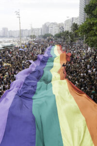 “Coragem pra ser feliz”, tema da Parada do Orgulho LGBTI + Rio estima reunir milhares de pessoas em Copacabana