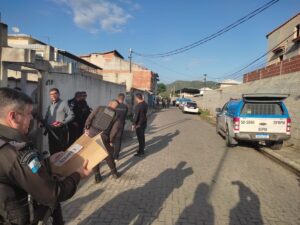 Polícia militar cumpre mandado de busca e apreensão em Búzios