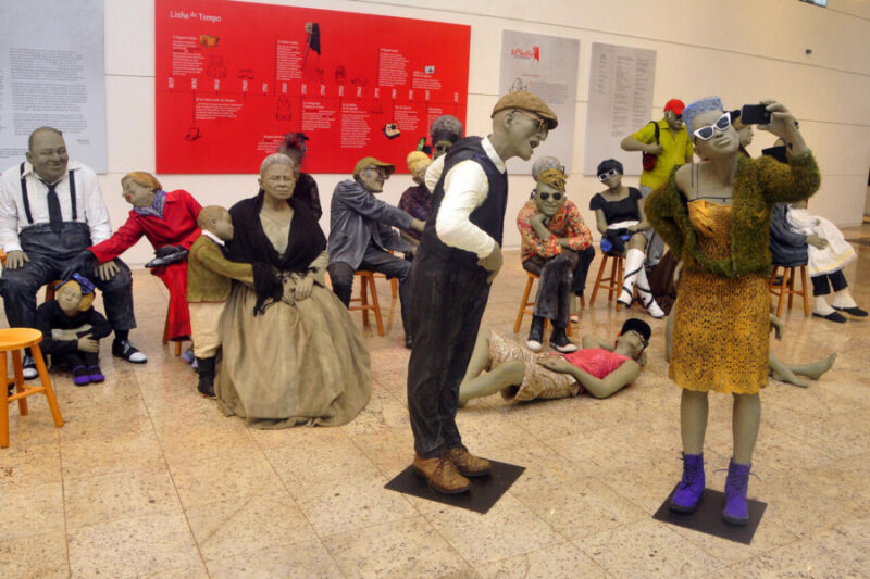 Exposição MySelfie conta com 29 esculturas em tamanho real