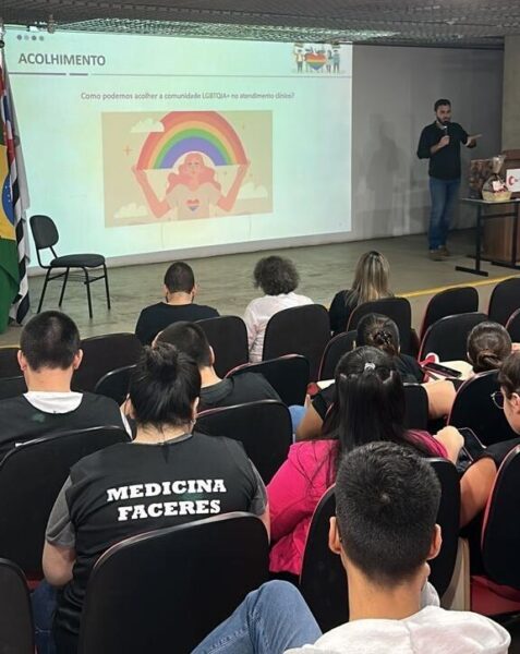 Faculdade de medicina aborda LGBTfobia no trabalho