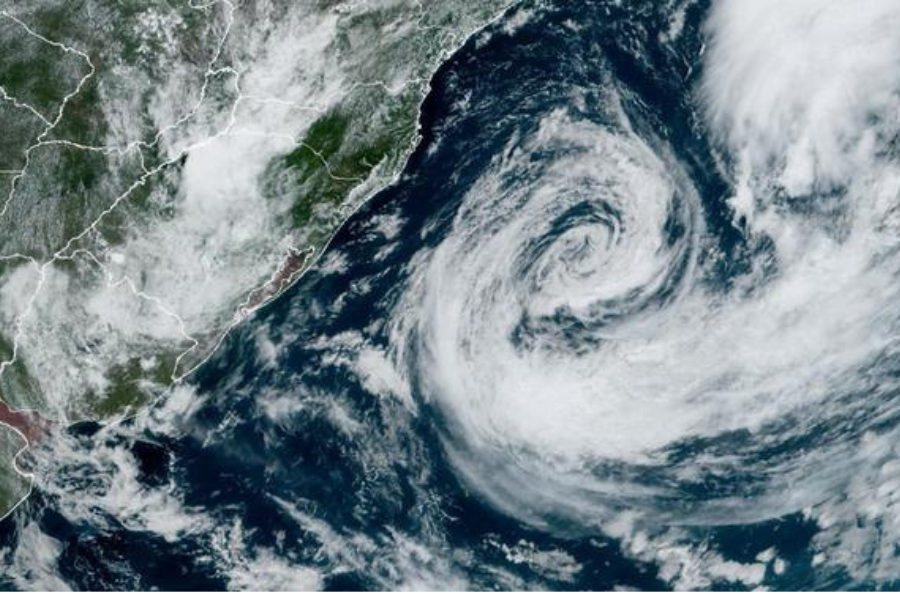 Tempestade tropical Akará no Atlântico Sul vista em imagens de satélite GOES.
Foto: Reprodução