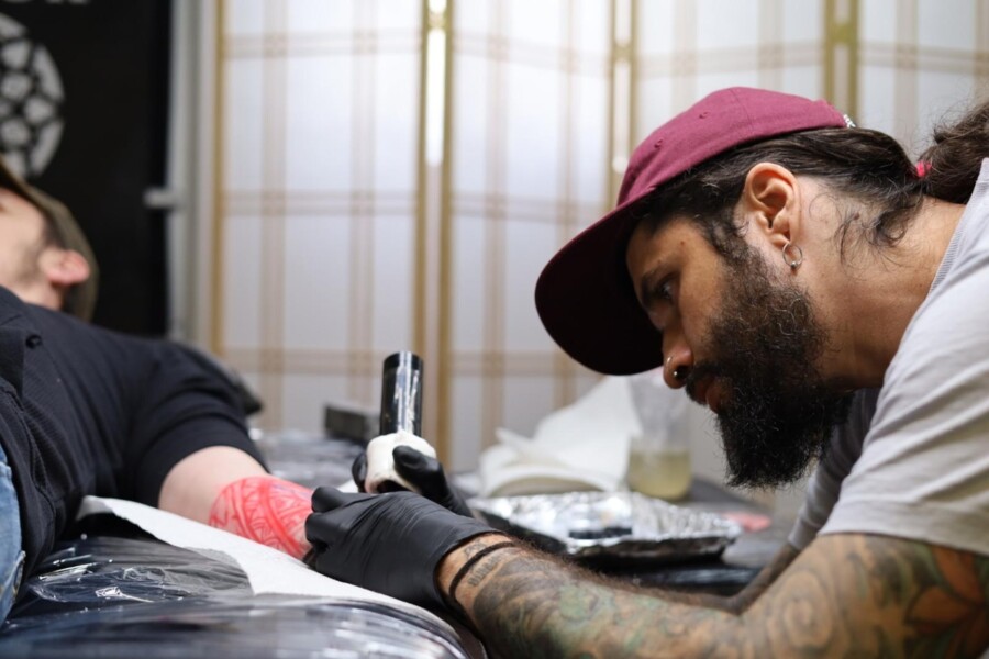 Brasileiro vence diversos prêmios de tatuagem na Flórida