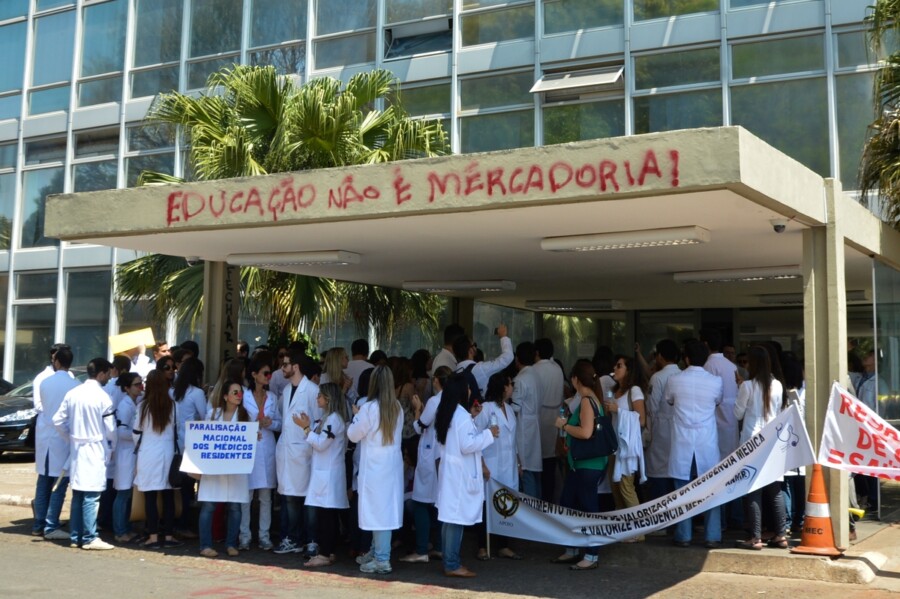 Procuram-se profissionais para residências médicas no Brasil