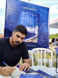 Editor e escritor Rodrigo Cabral lança o livro de poemas “refinaria” em Cabo Frio nesta sexta-feira (25)