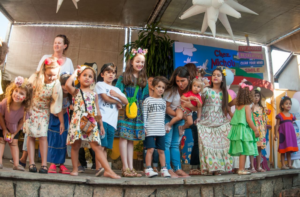 Chez Michou promove dia de diversão e brincadeiras para as crianças