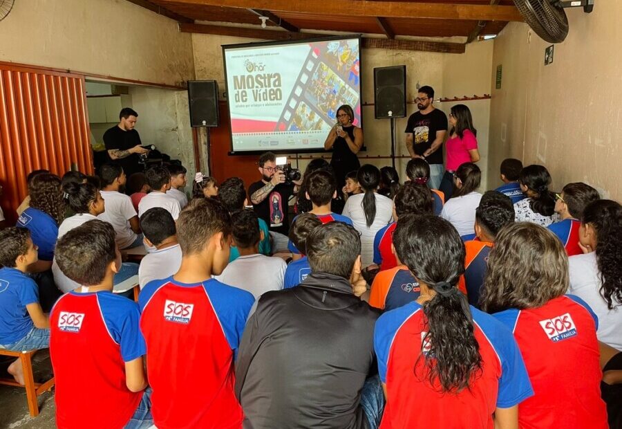 Mostra do projeto CineOLHAR 2024 destaca criatividade de jovens em Uberlândia-MG