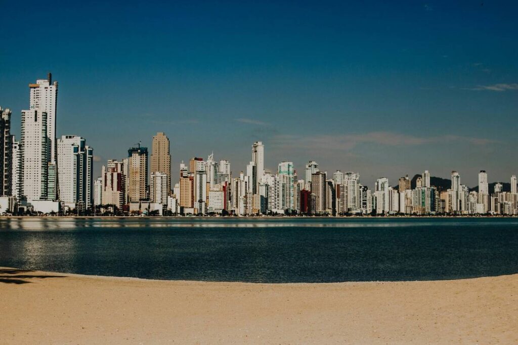 Balneário Camboriú bate capitais no valor do metro quadrado