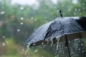 Temporal alaga bairros de Búzios e escancara impacto do lixo nos bueiros
