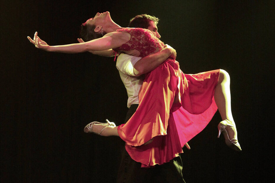 Espetáculo que conta a história do tango estreia no Brasil