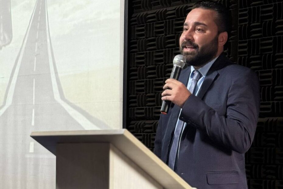 Cofundador da Flow Multas palestra na UNIRJ sobre trânsito