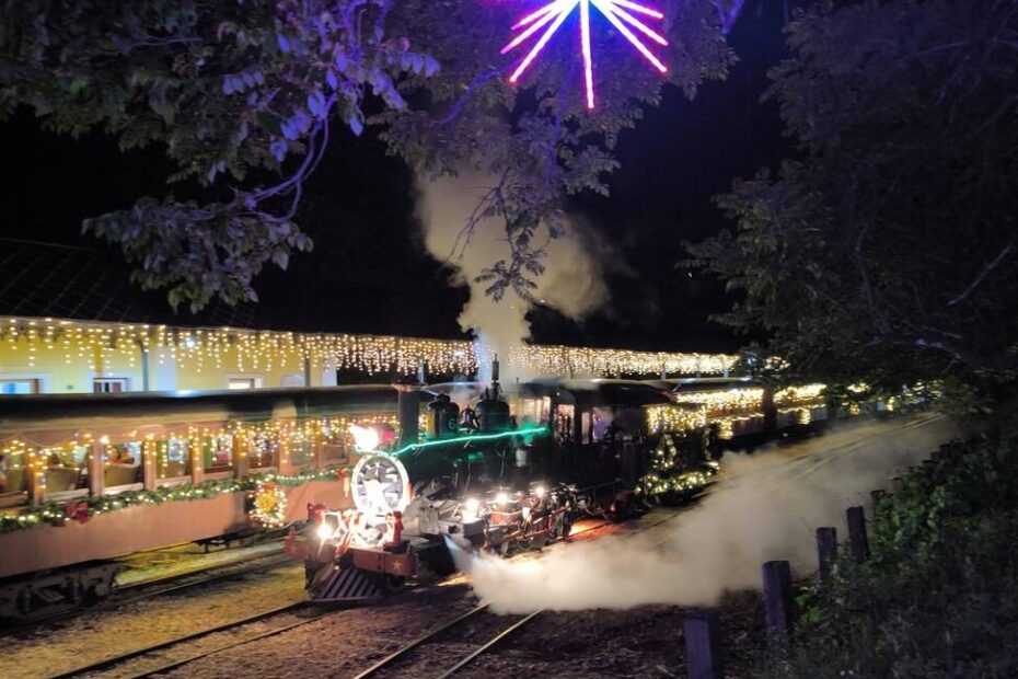 Tiradentes vive magia do Natal com Papai Noel e Maria Fumaça
