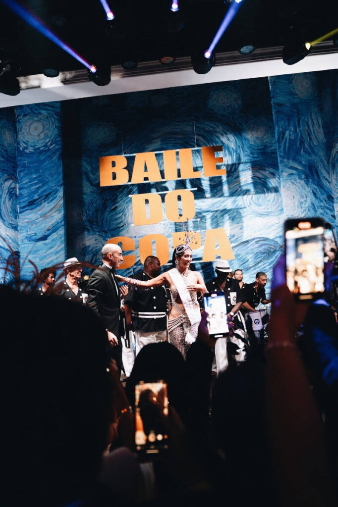 Carnaval do Rio 2026 amplia festas privadas e bailes clássicos, diversificando experiências além da Sapucaí.