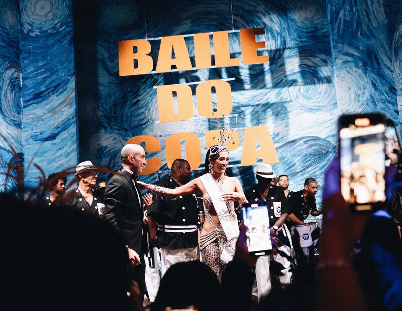 Carnaval do Rio 2026 amplia festas privadas e bailes clássicos, diversificando experiências além da Sapucaí.