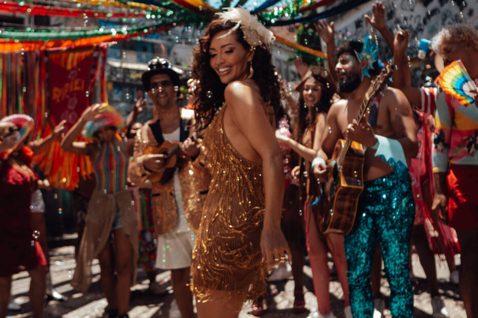 Karinah se divide entre os carnavais do Rio e Salvador