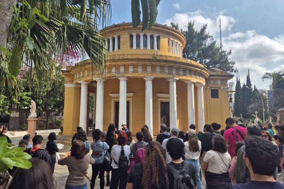 Passeio no Cemitério da Consolação celebra os Modernistas