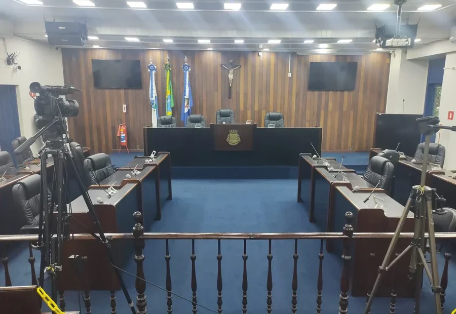 Câmara de Cabo Frio gastou R$ 1,7 milhão com carpete, segundo o Metrópoles. Contratos são investigados pelo MP estadual / divulgação