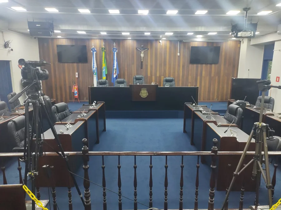 Câmara de Cabo Frio gastou R$ 1,7 milhão com carpete, segundo o Metrópoles. Contratos são investigados pelo MP estadual / divulgação