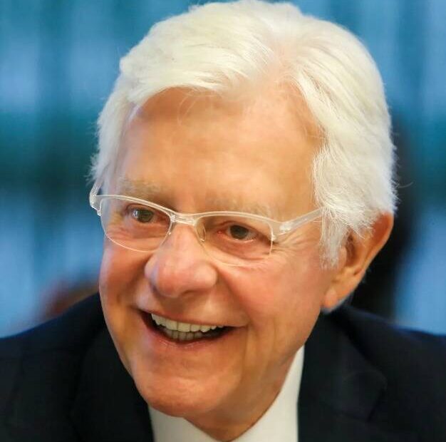 O livro é estruturado a partir de diálogos coordenados pela socióloga e ex-deputada Aspásia Camargo, figura central no registro da memória política fluminense / foto reprodução das redes sociais