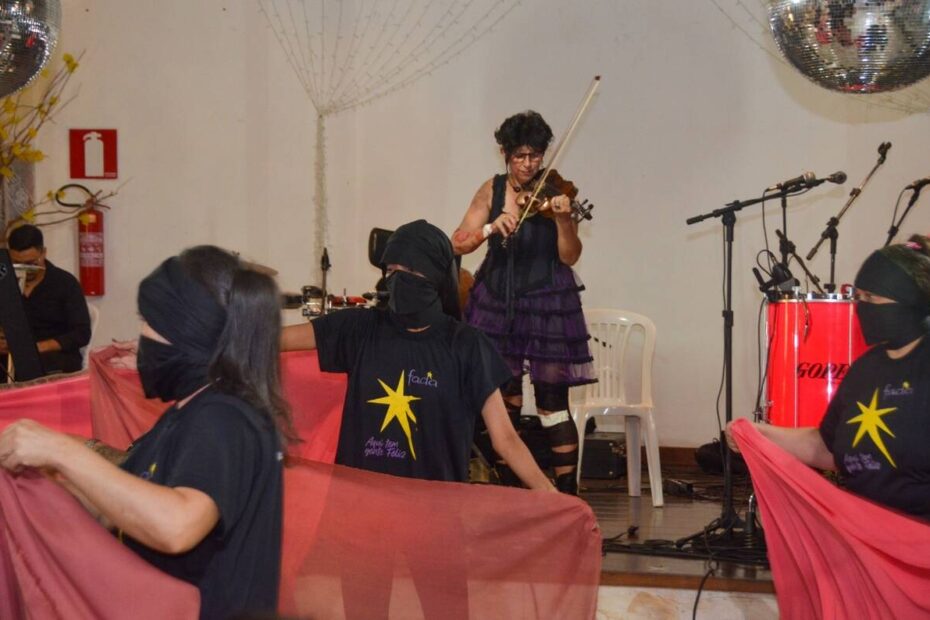 Arte e empreendedorismo mudam a vida de mulheres no Brasil