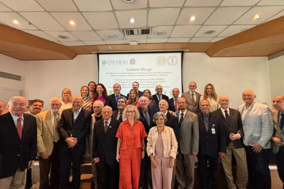 AMRJ admite novos acadêmicos em Assembleia Extraordinária