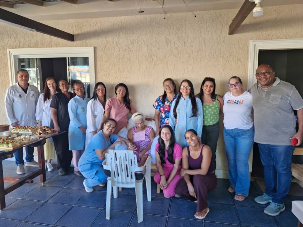 Idosa de 106 anos recebe atendimento domiciliar em São Pedro com cuidados contínuos de saúde na própria residência / foto divulgação