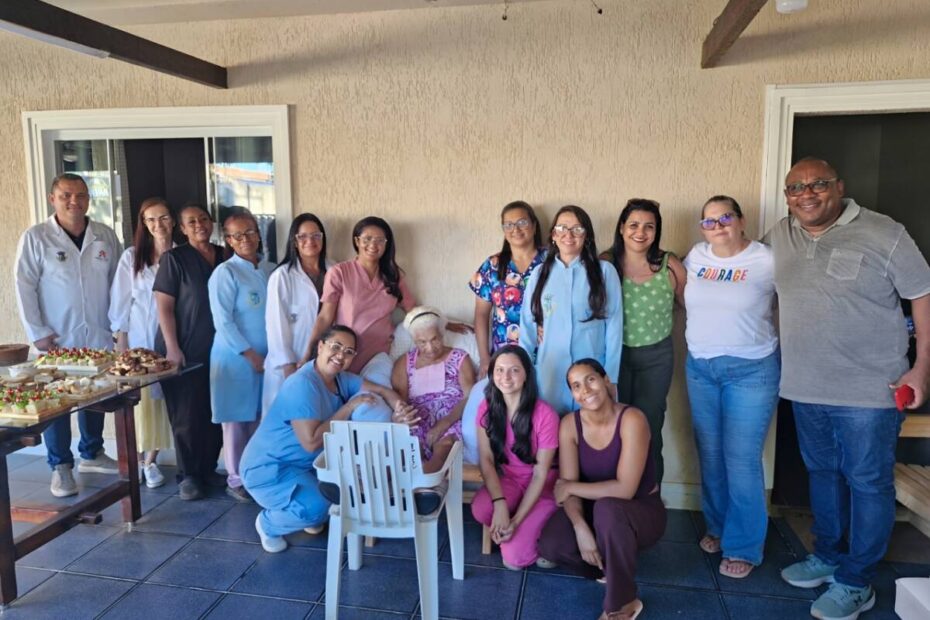 Idosa de 106 anos recebe atendimento domiciliar em São Pedro com cuidados contínuos de saúde na própria residência / foto divulgação