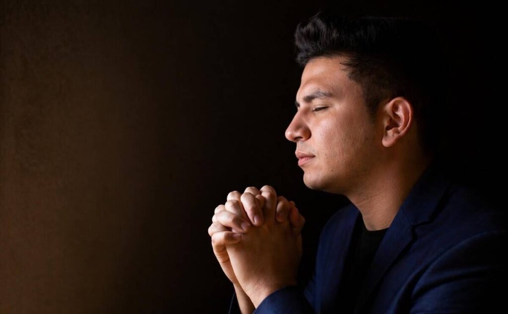 Fé e ciência: oração pode contribuir com o bem-estar