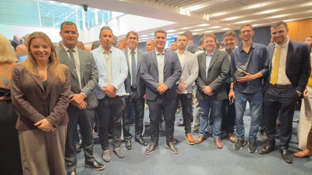 Prefeitos e representantes do interior do Rio se reúnem na Alerj em defesa dos royalties do petróleo / foto divulgação