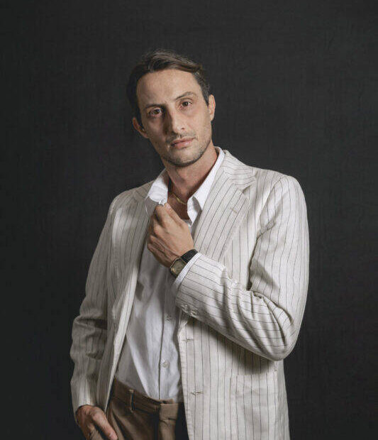 Filho de Búzios, Francisco Paz integra elenco de O Talentoso Ripley em temporada no Rio de Janeiro em abril / foto divulgação