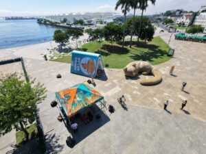 Intervenção com esculturas gigantes transforma a Praça Mauá