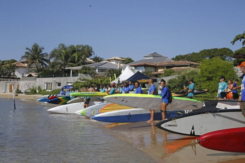 Búzios abre campeonato estadual de SUP com etapa na Praia da Ferradura e nova modalidade com pets no evento agora / foto divulgação