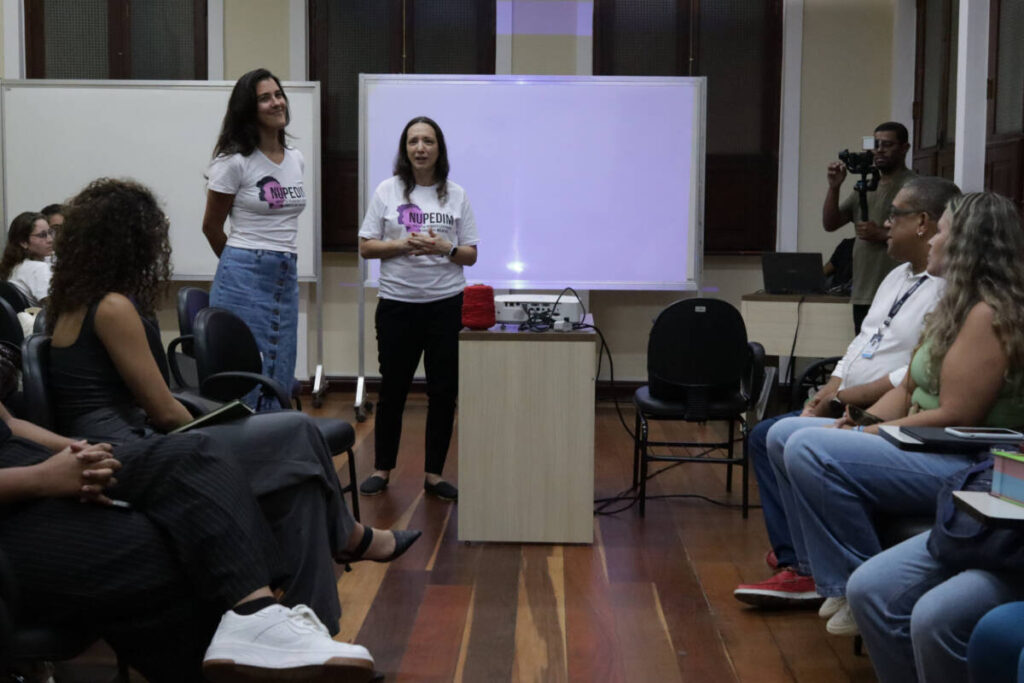 Curso sobre direitos das mulheres reúne participantes no Centro Cultural da Câmara de Macaé / Imagem: Crédito Ivana Gravina