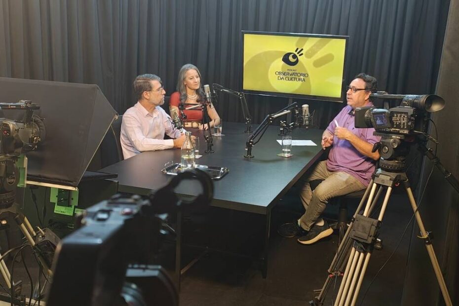 Podcast Observatório da Cultura chega à TV e ao rádio