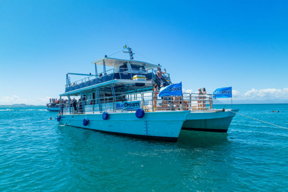 Veja preços atualizados de passeio de barco em Búzios e dicas para escolher com segurança e evitar problemas / foto divulgação